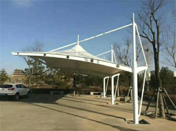膜结构停车棚施工时应尽量在无风情况下进行